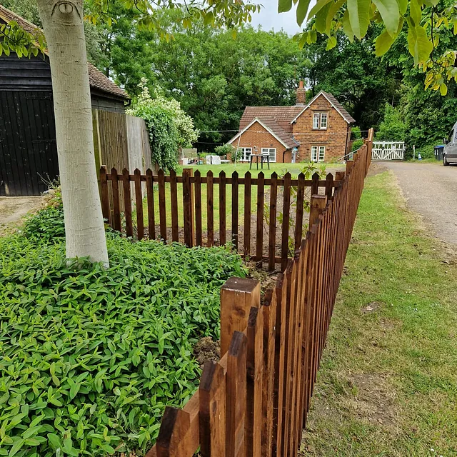 Picket fencing